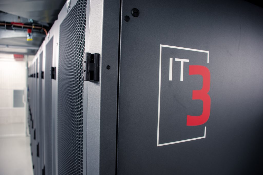 Cyrès data center: side of the server block