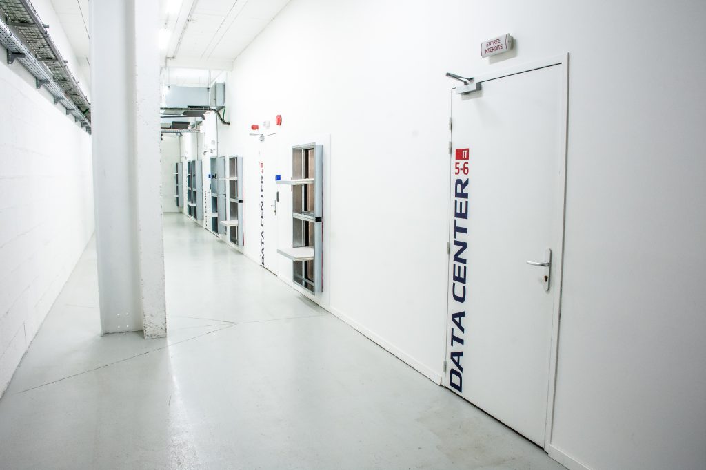 Cyrès data center: secure corridor